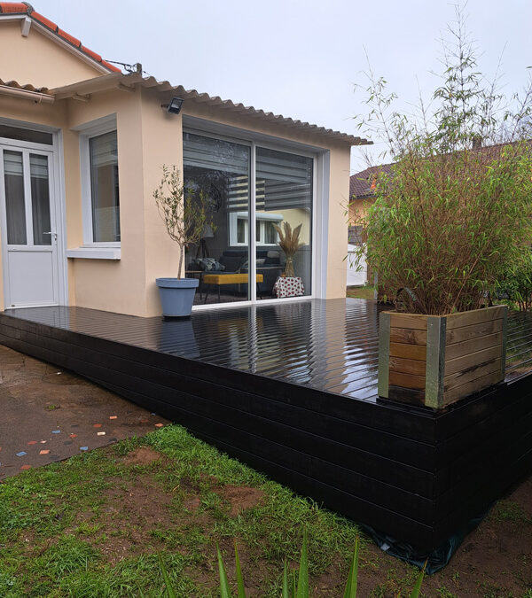 Terrasse suspendue en bambou : une réalisation sur mesure