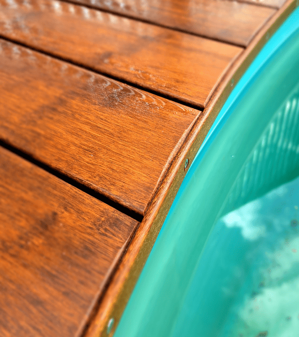 Plage de piscine en bambou : projet à Besné