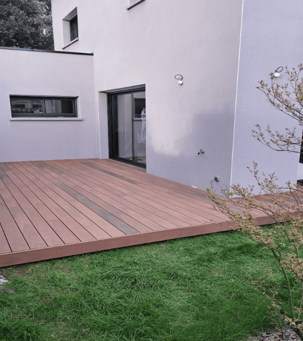 Terrasse composite à Saint-Nazaire : deux espaces, deux ambiances