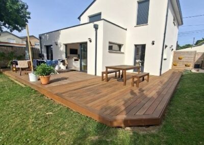 Nouveauté : terrasse bois composite nuances chêne clair